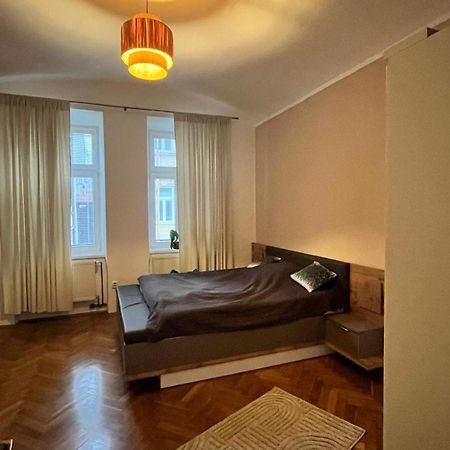 Spacious City Flat With Courtyard Lägenhet Košice Exteriör bild