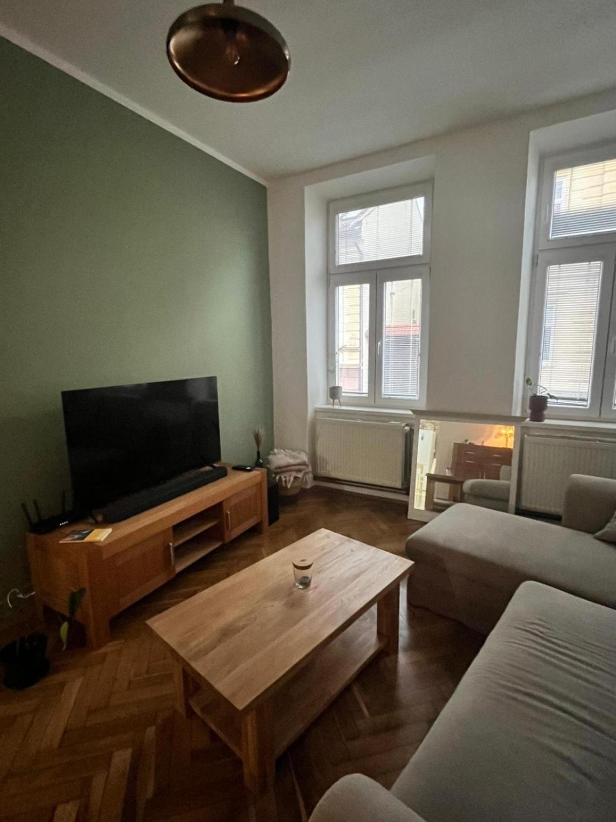 Spacious City Flat With Courtyard Lägenhet Košice Exteriör bild